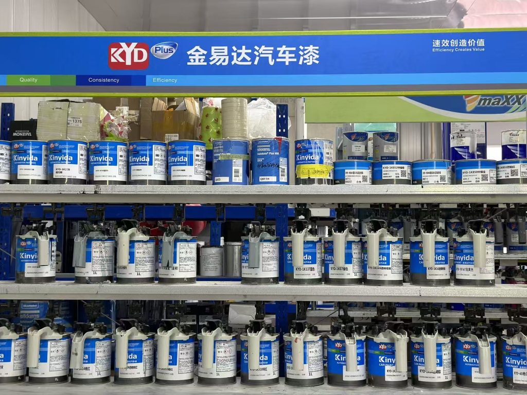 调漆间的色母与色板